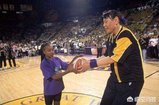 首个加入WNBA的亚洲人，女篮第一中锋郑海霞如今现状如何？