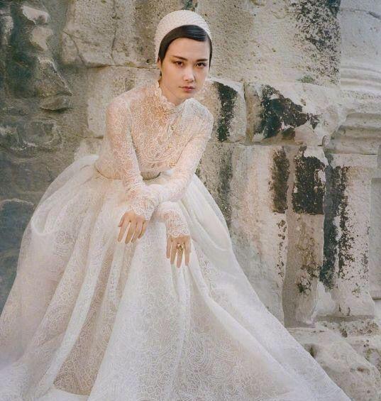 李宇春首次穿婚纱美到窒息，网友：你变得不认识了