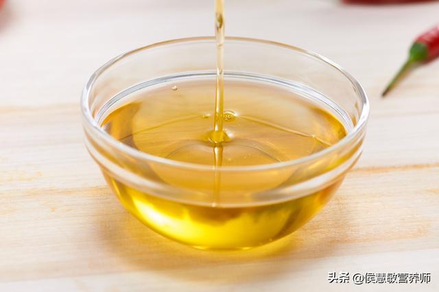 亚麻籽油最适合哪些人吃？吃亚麻籽油有哪些好处？