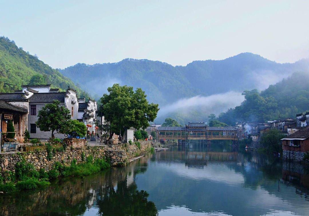 江西瑶里古镇：沿河而建背靠青山，景美没有商业化