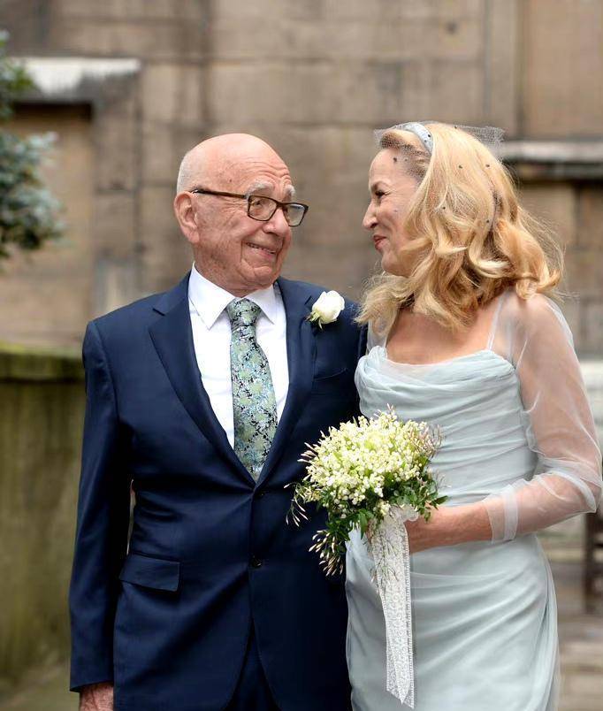92岁默多克将第5次结婚，称这将是最后一次恋爱，前妻个个貌美如花