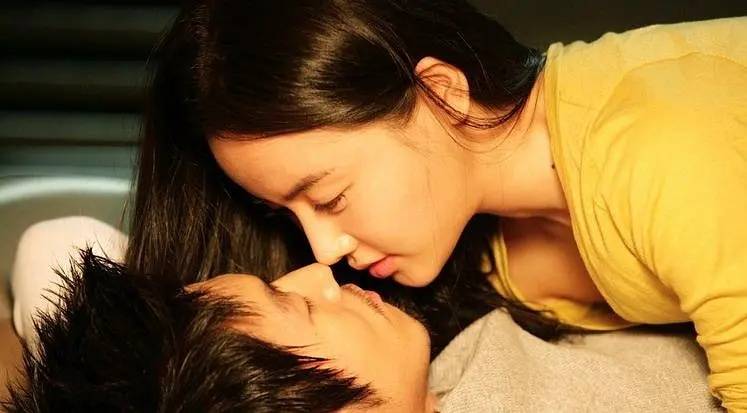韩国爱情伦理电影《顶楼大象》：寻找失去的爱情与自我