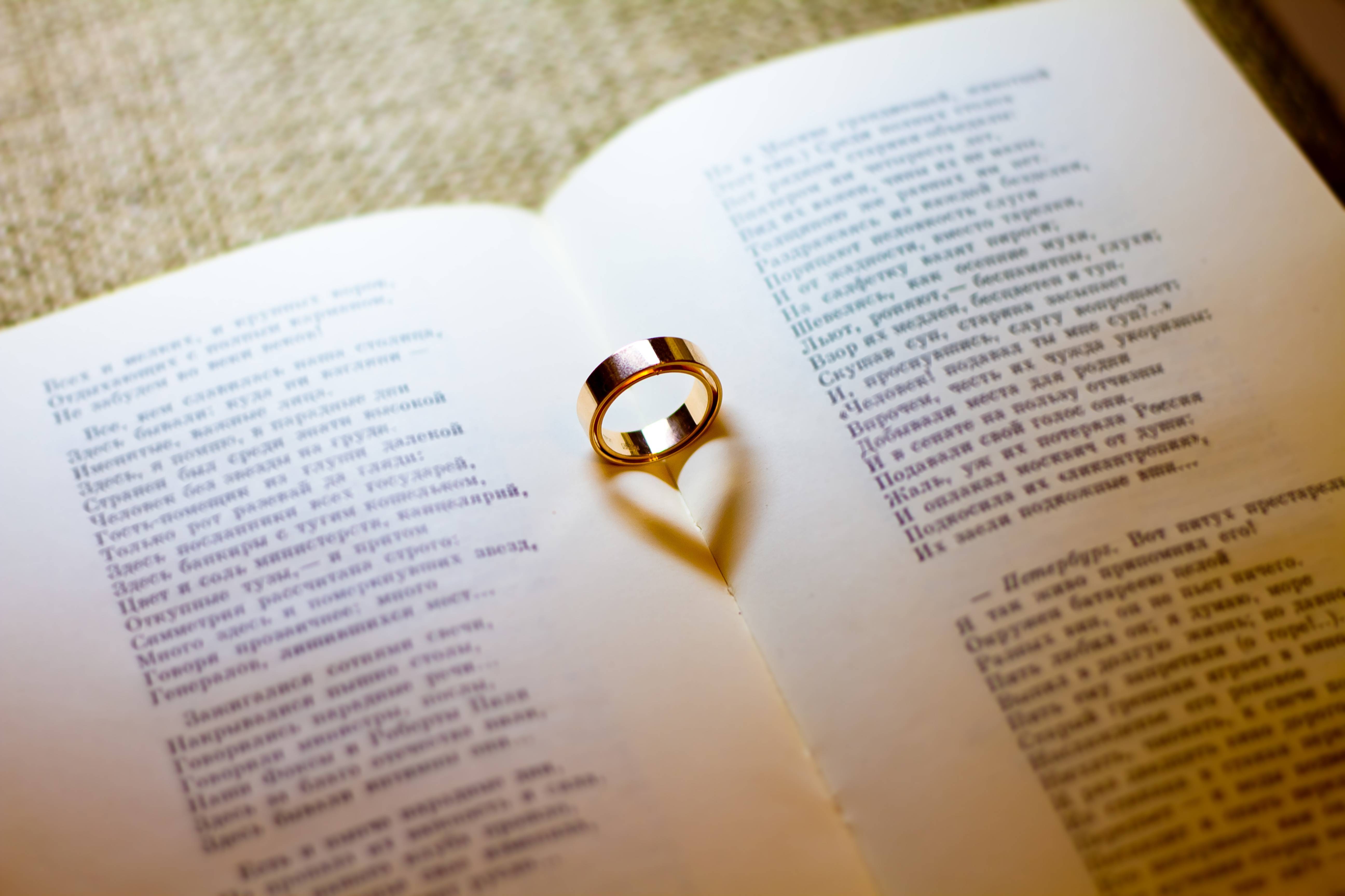 婚姻与爱情的交织：探索其本质