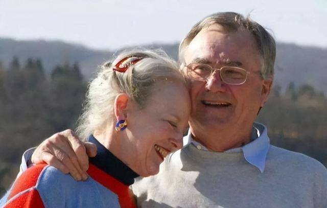82岁丹麦女王的童话爱情：和痴情丈夫相爱51年，比英女王幸福自由